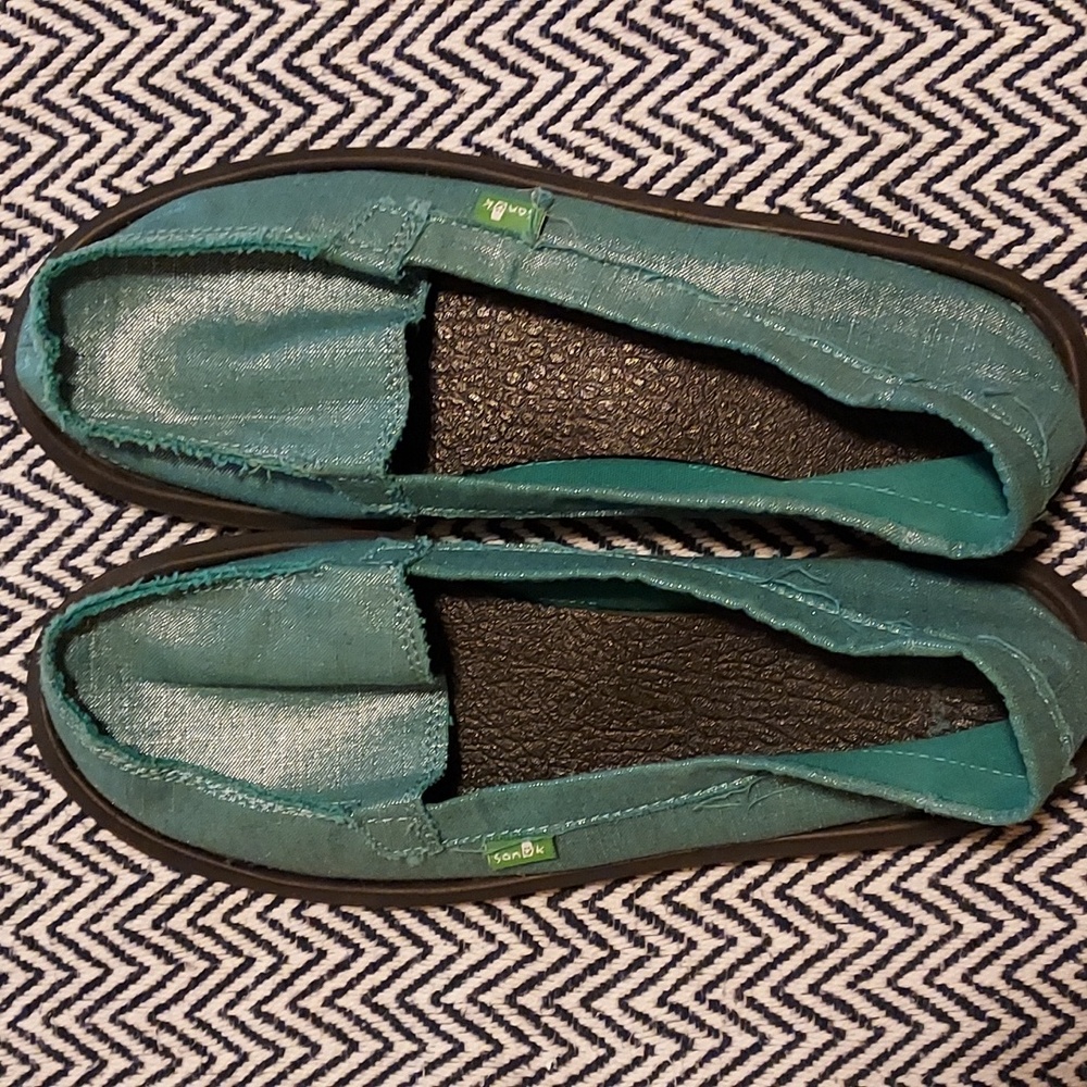 Sanuk loafer style, blue green size 9/40